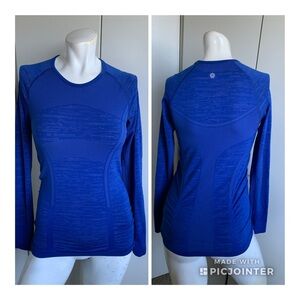 Athleta XS ruching back panels blue long sleeve T-shirt